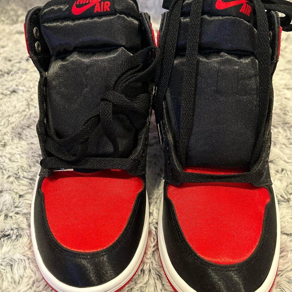 Women’s Air Jordan 1 retro Hi OG Satin edition - Picture 2 of 7